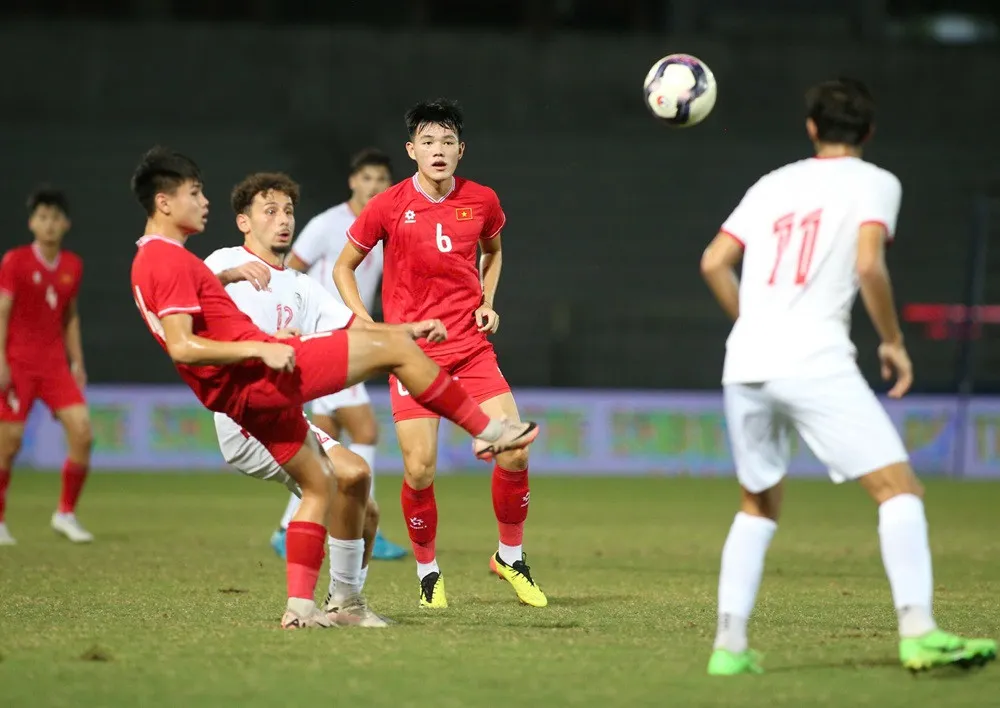 U-20 Syria không quá nỗ lực ghi bàn. Ảnh:CTP U-20 Việt Nam thua Syria và chờ vé vớt trong thế 50-50