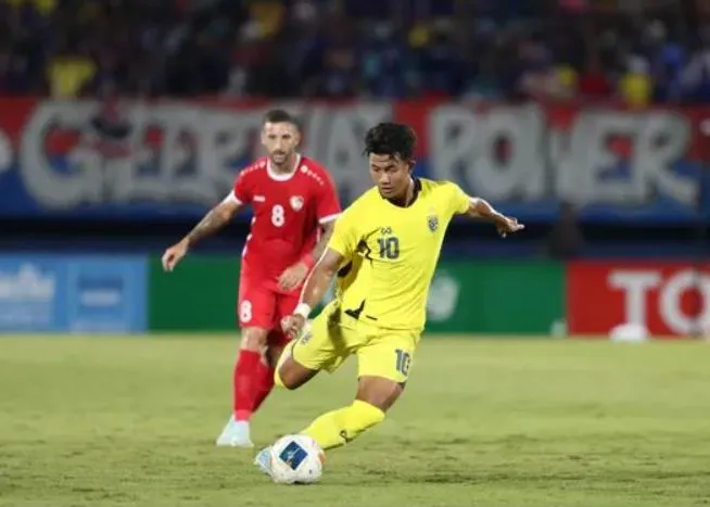 Suphanat Muenta chơi nổi trội nơi tuyến đầu. Ảnh: CTP King Cup-2024-Tuyen-Thai-lan.jpg