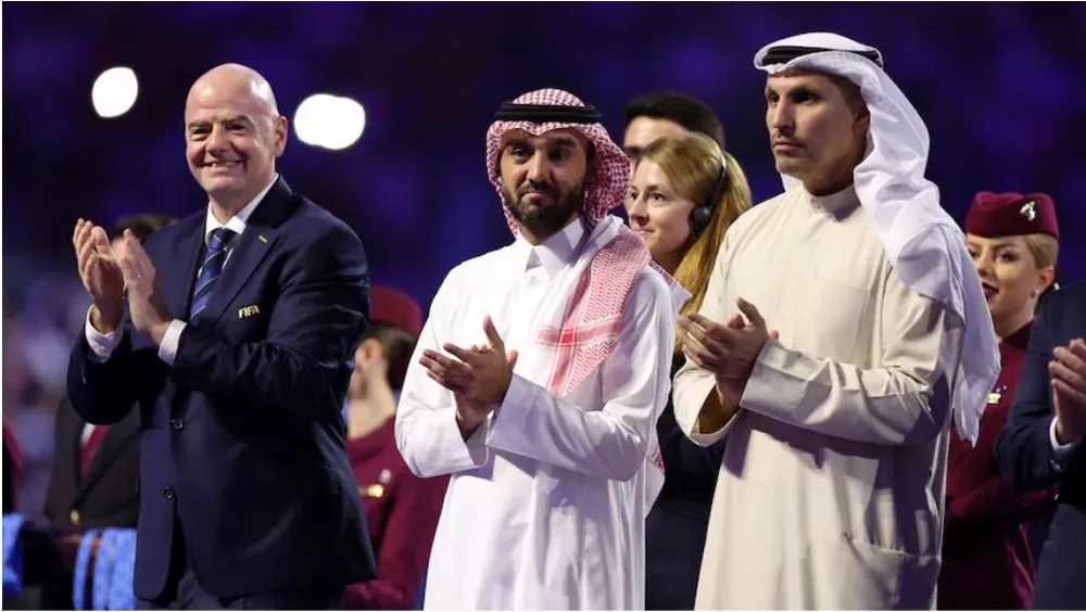 Chủ tịch FIFA Gianni Infantino đang gặp thách thức lớn từ chuyện Aramco. Ảnh:Getty Hang-tram-nu-cau-thu.jpg