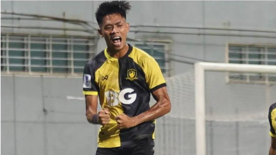Giữa lúc TX. Nam Định vây ráp Tampines Rovers thì Shahiran trừng phạt phòng ngự bằng bàn thắng phút 12. Ảnh: CTP TX- Nam-Dinh- AFC Champions League-3.jpg