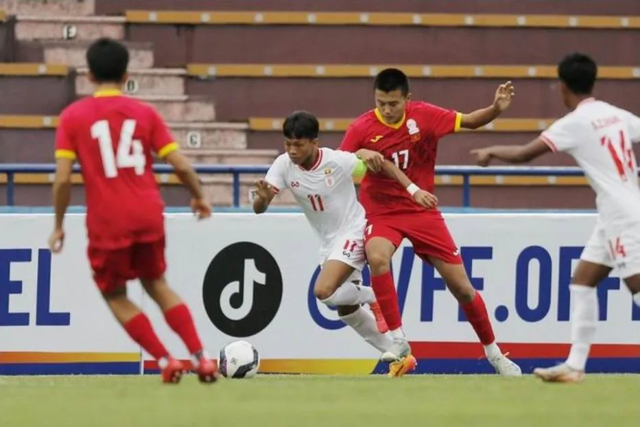 Cơ hội săn tìm tấm vé vớt tăng cực cao cho U-17 Việt Nam khi Myanmar bất ngờ đánh bại Kyrgyzstan 2-1. Ảnh: CTP U-17-Viet-Nam-Vong-loai-U-17-chau-A-cuoi.jpg
