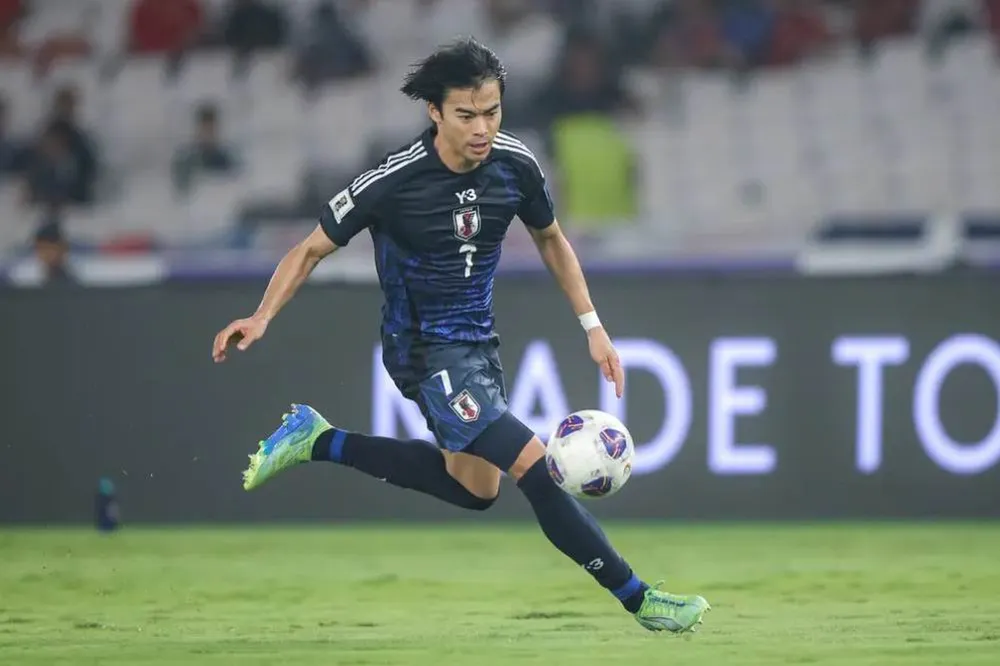 Doi-Tuyen- Indonesia-Nghe- choiKaoru Mitoma.jpg