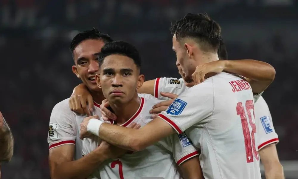 Tiền đạo Marselino Ferdinan (7), tác giả cú đúp vào lưới Saudi Arabia đang khoác áo Oxford Utd đá hạng nhất Anh.