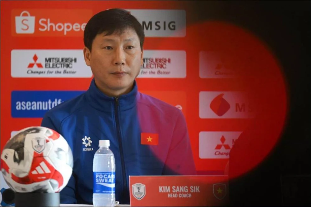 Doi- tuyen- Sungapore-Kim- Sang- sik.jpg