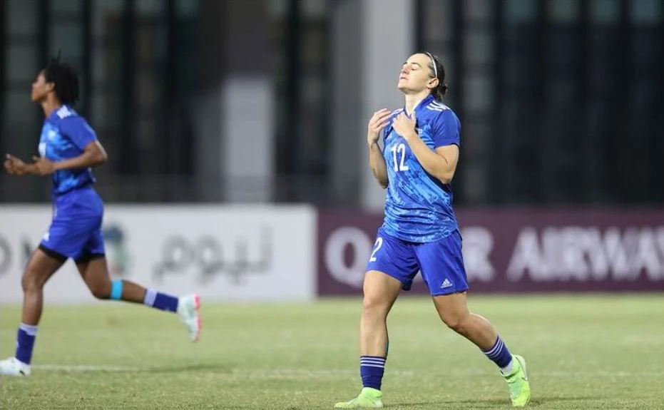 ...Và Abu Dhabi Country cũng có cầu thủ châu Âu. Ảnh: AFC CLB-Nu- TP.HCM-Abu.jpg