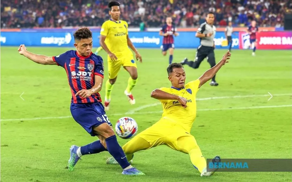 Quả bóng vàng Arif Aiman Hanapi đóng đinh chiến thắng 2-1 cho Johor Darul Tazim. Qua-bong-vang-Arif.jpg