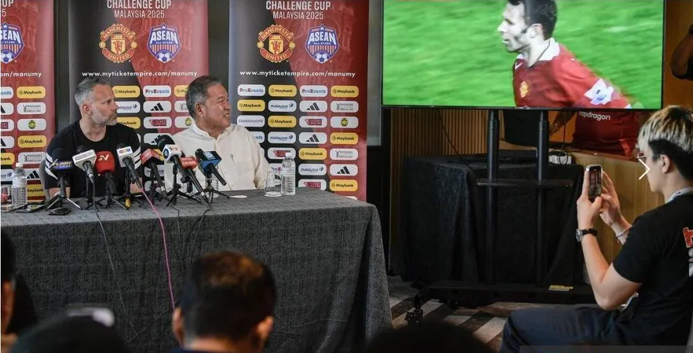 Huyền thoại MU Giggs đi tiền trạm trước trận ASEAN All Stars-MU | Báo Pháp Luật TP. Hồ Chí Minh