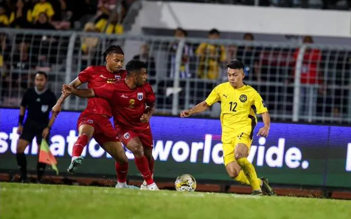 Quả bóng vàng Arif Aiman Hanapi trong màu áo đội tuyển Malaysia cũng không quá bén nhọn như ở CLB Johor. Ảnh: NST Doi- tuyen- Malaysia-1.jpg
