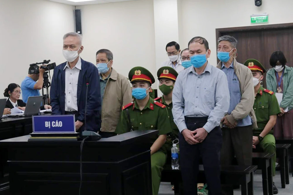 Các bị cáo tại tòa.