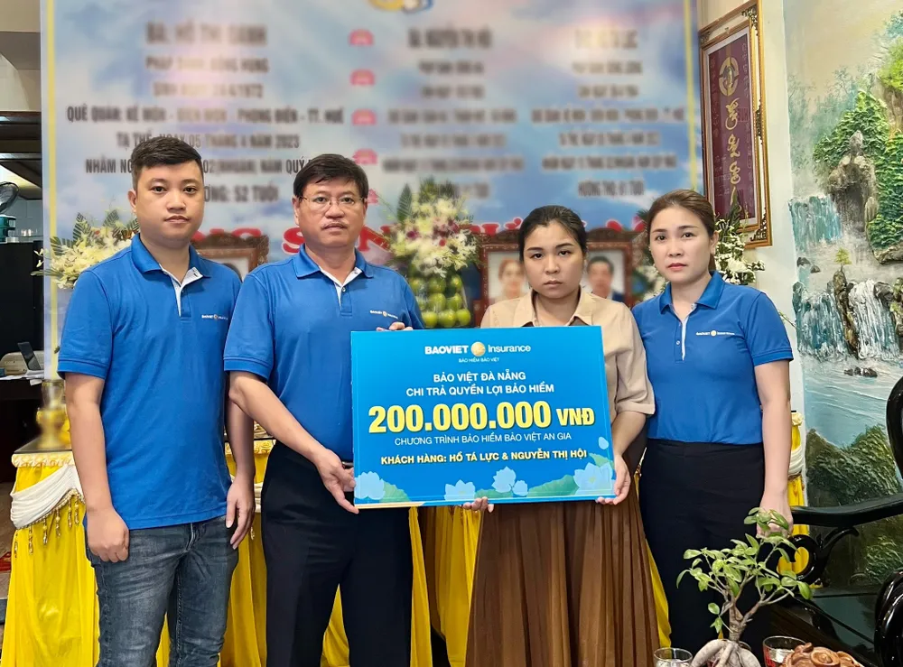 Bảo hiểm Bảo Việt chi trả quyền lợi cho khách hàng trong vụ trực thăng rơi Bảo hiểm Bảo Việt chi trả quyền lợi cho khách hàng trong vụ trực thăng rơi