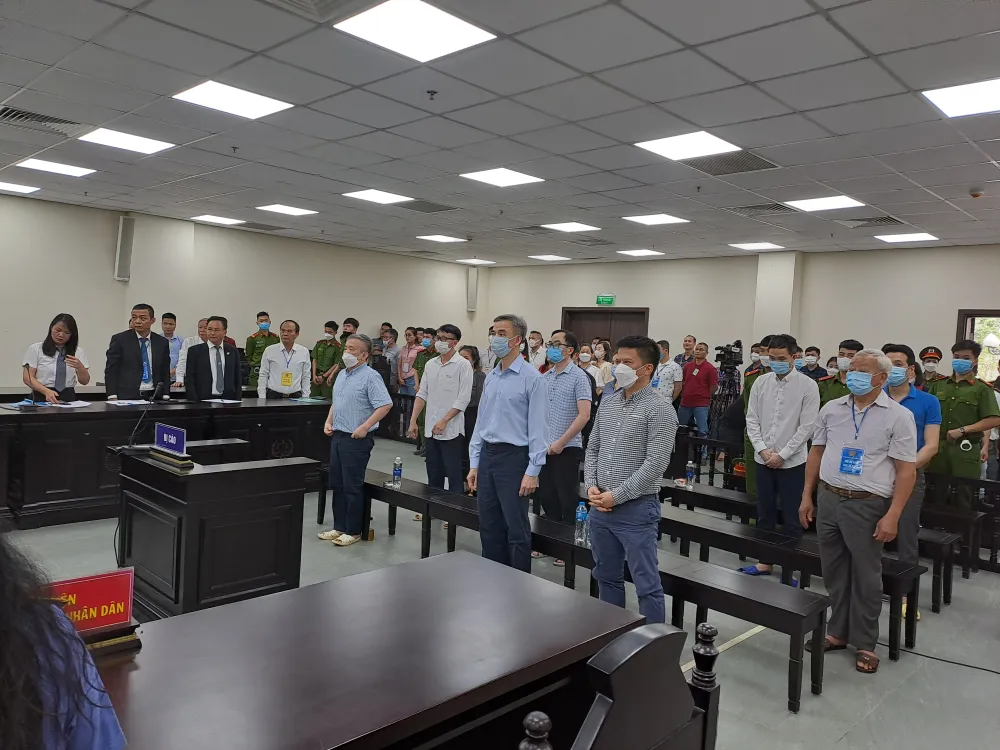 Các bị cáo trong phiên tuyên án. Ảnh: BT