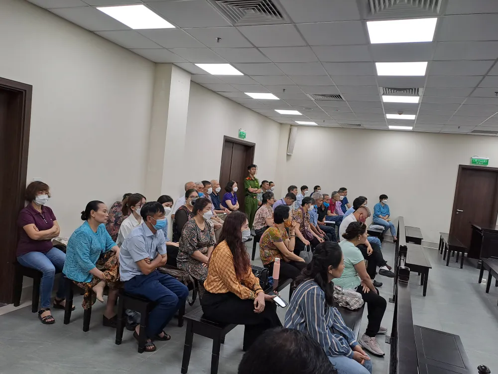 Các bị hại tại phiên tòa. Ảnh: BT Các bị hại tại phiên tòa. Ảnh: BT