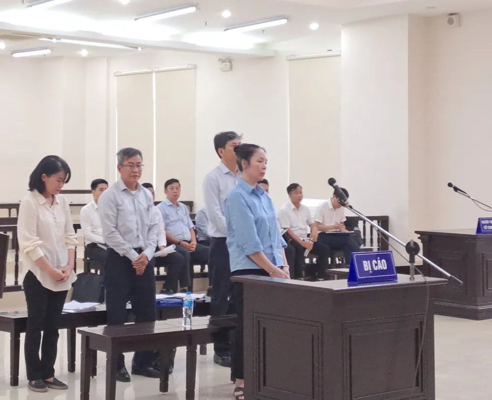 Các bị cáo tại phiên tòa. Ảnh: BT