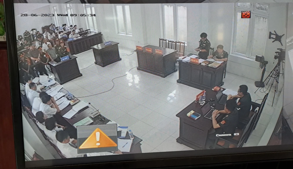 Đại diện VKS đề nghị mức án với các bị cáo. Ảnh chụp màn hình Đại diện VKS đề nghị mức án với các bị cáo. Ảnh chụp màn hình