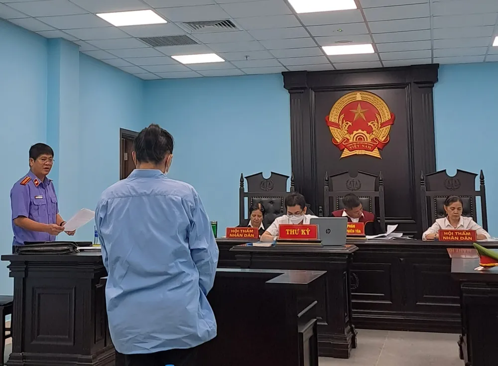 Bị cáo Trần Thị Minh Huệ tại phiên tòa. Ảnh: BT Bị cáo Trần Thị Minh Huệ tại phiên tòa. Ảnh: BT