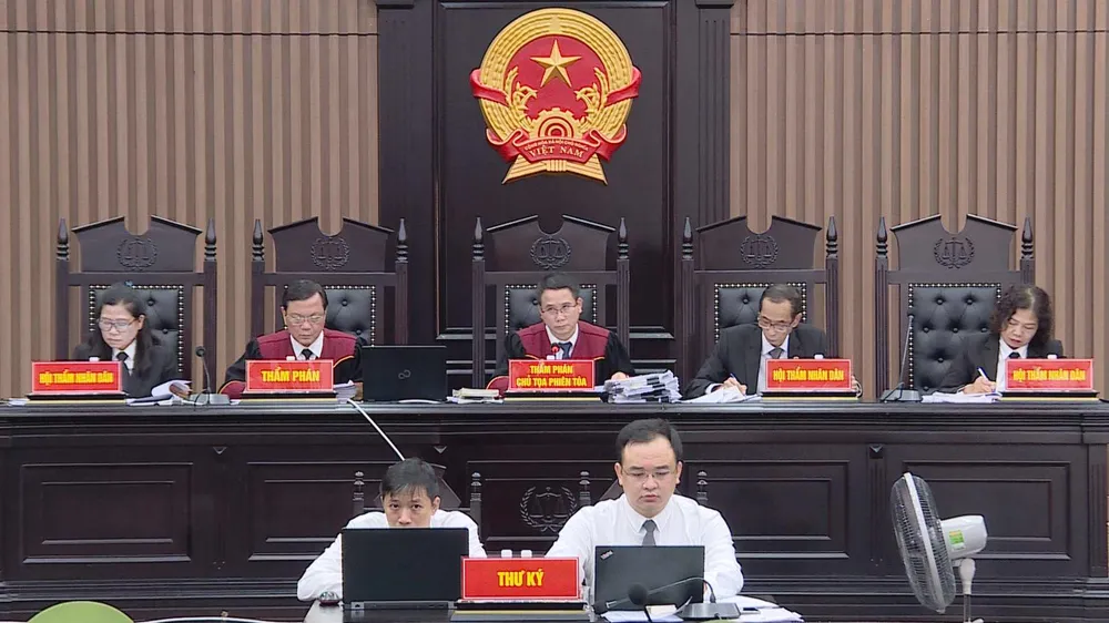 HĐXX vụ án ''chuyến bay giải cứu''. Ảnh: CTV HĐXX vụ án ''chuyến bay giải cứu''. Ảnh: CTV