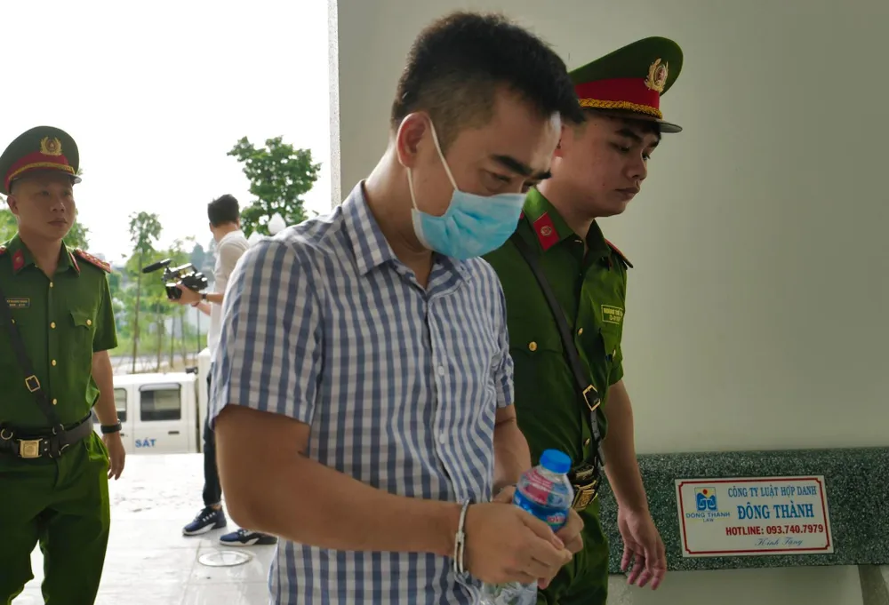 Bị cáo Lê Hồng Sơn, TGĐ Công ty Bluesky. Ảnh: CTV