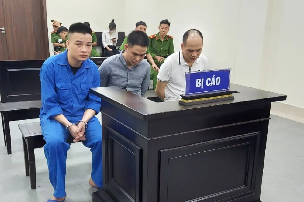 Các bị cáo Vương Văn Kiệm, Phạm Văn Huấn, Lý Văn Hoàng (từ trái qua phải). Ảnh: CTV