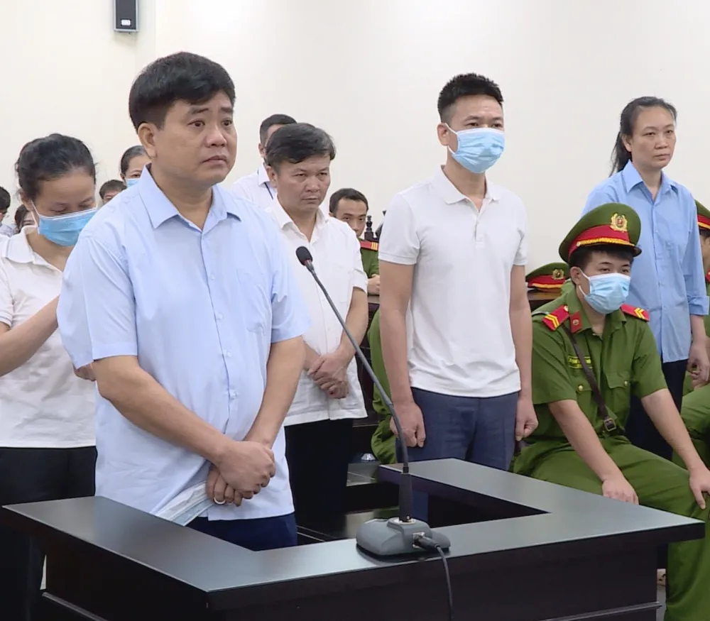 Cựu Chủ tịch Hà Nội Nguyễn Đức Chung tại phiên tòa. Ảnh: CTV