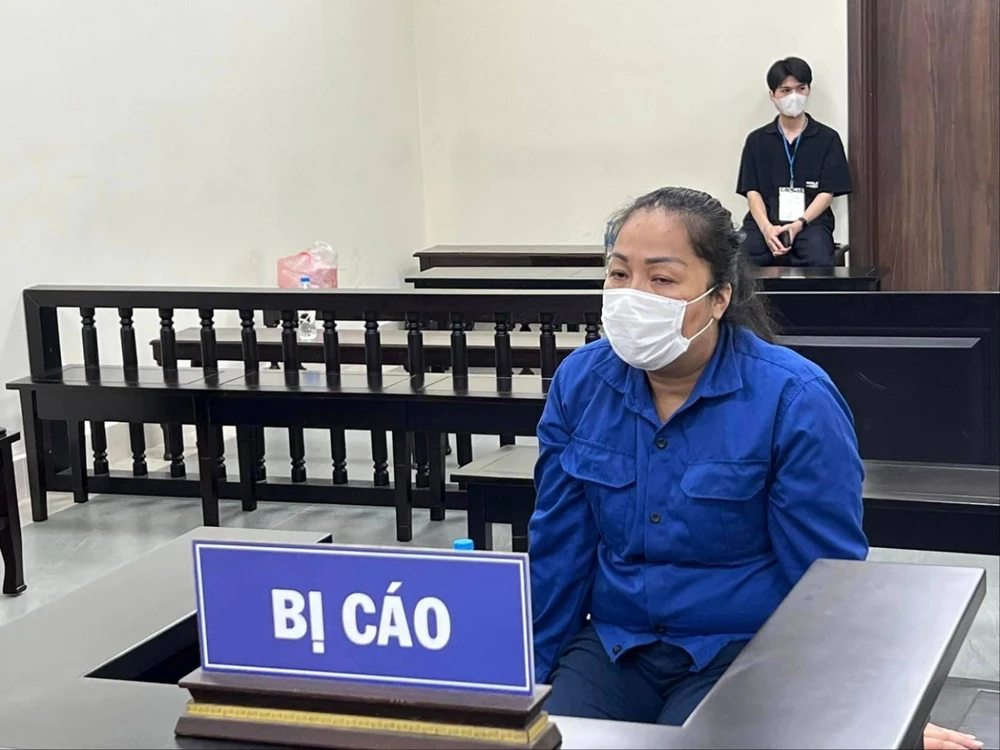Bị cáo Nguyễn Thị Thu Hà tại phiên tòa. Ảnh: NGUYỄN HƯNG 378287687_832213518451814_8217073622663576505_n.jpg