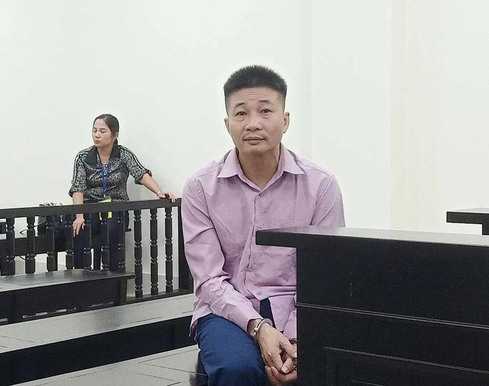 Bị cáo Nguyễn Tiến Tùng tại phiên tòa. Ảnh: CTV bị cáo đâm ô tô.jpg