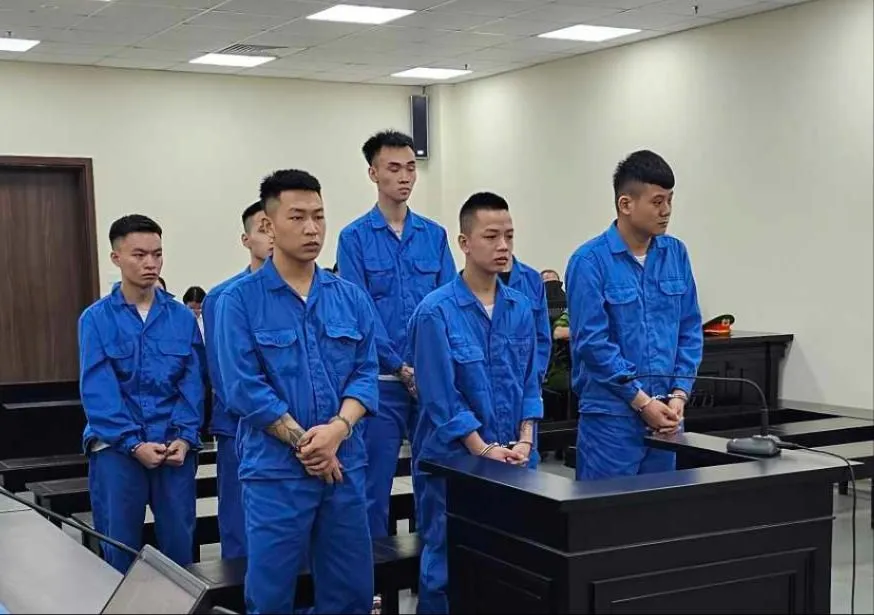 Các bị cáo tại phiên tòa. Ảnh: CTV bị cáo.jpg