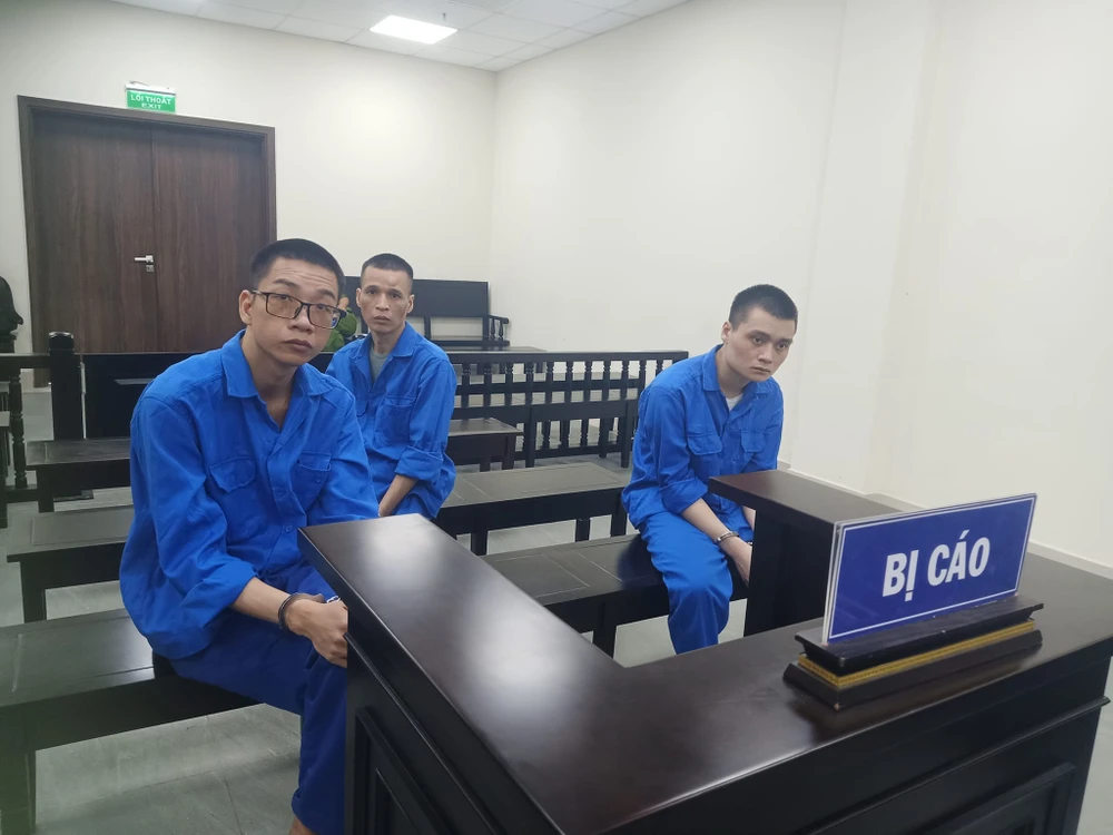 Các bị cáo tại phiên tòa. Ảnh: T.T bị cáo.jpg