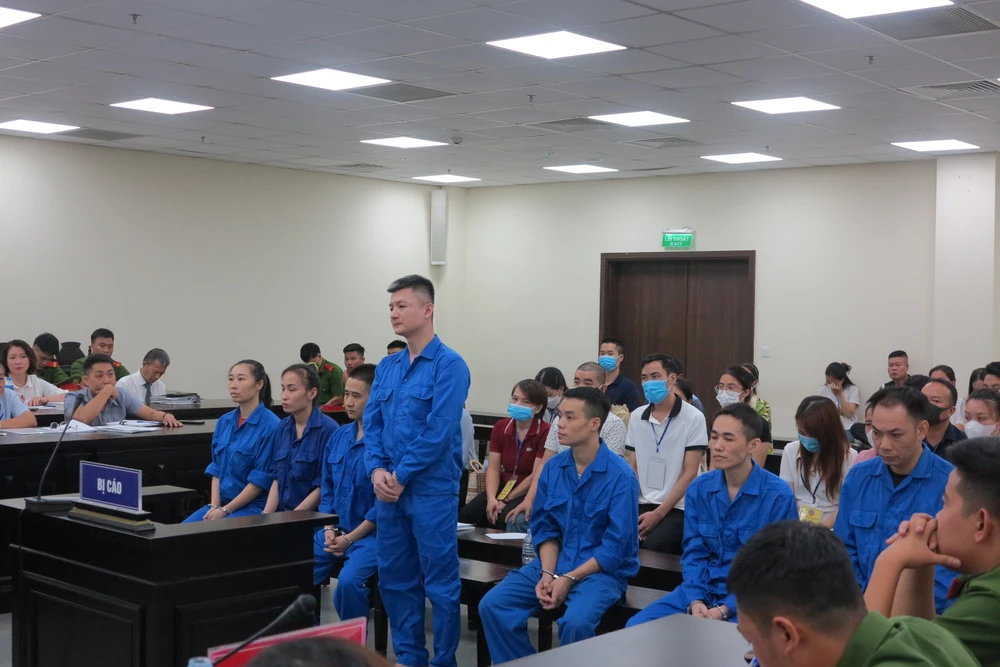 Các bị cáo tại phiên tòa. Ảnh: T.T 382568961_1169172047805665_1000391617762940034_n.jpg