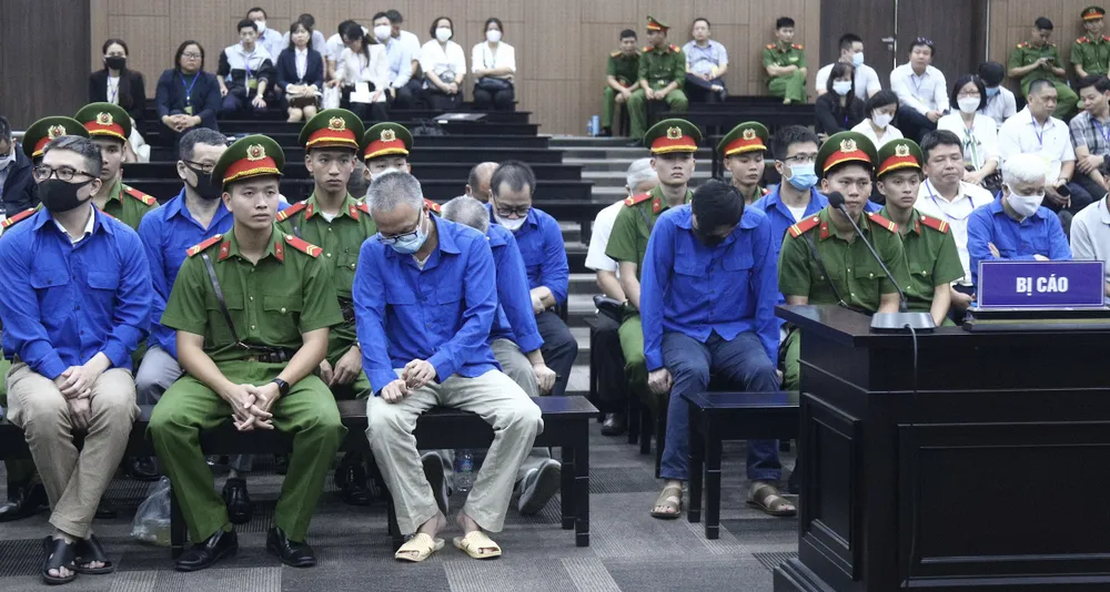 Các bị cáo tại phiên tòa. Ảnh: CTV bị cáo cao tốc.jpg
