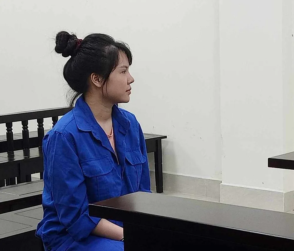 Bị cáo Cao Thị Hoa tại phiên tòa. Ảnh: CTV kiều nữ môi giới.jpg