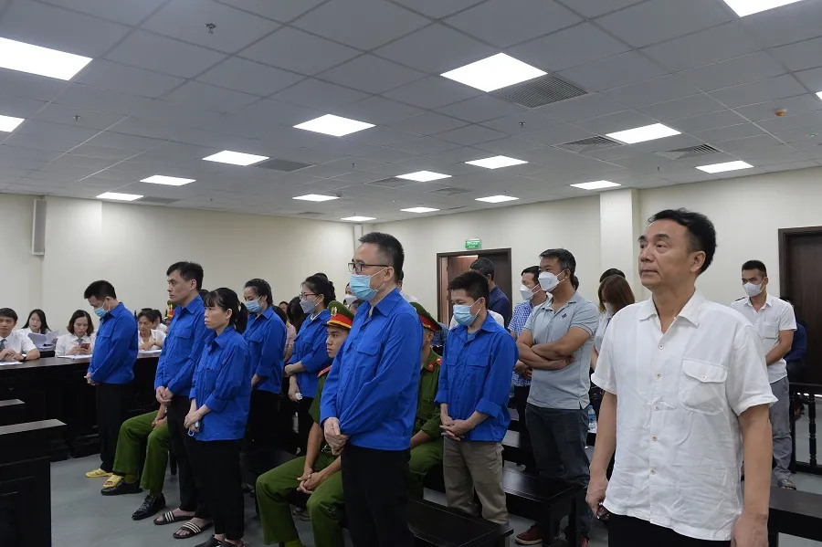 Các bị cáo tại phiên tòa sơ thẩm. Trần Hùng