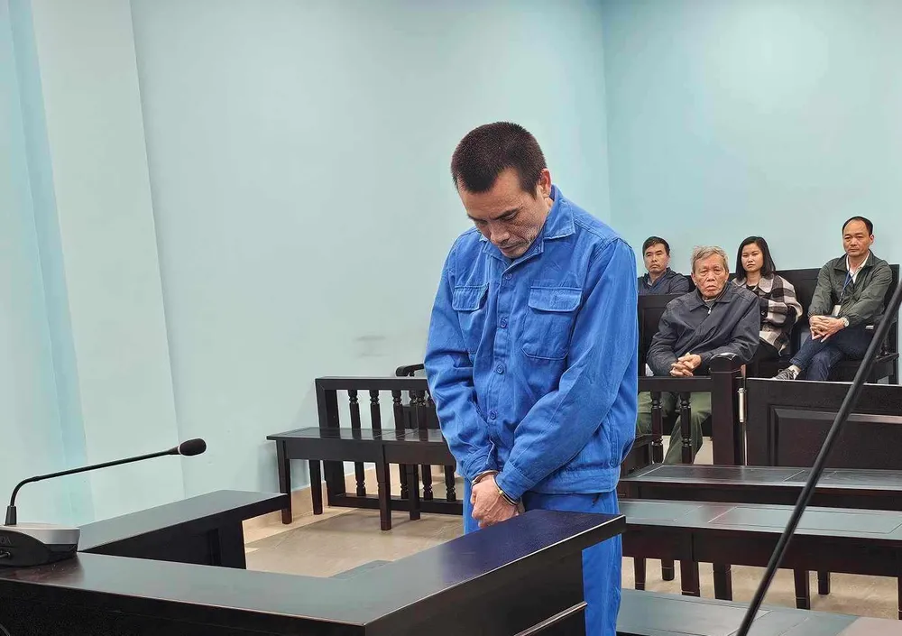 lừa tình lừa tiền.jpg