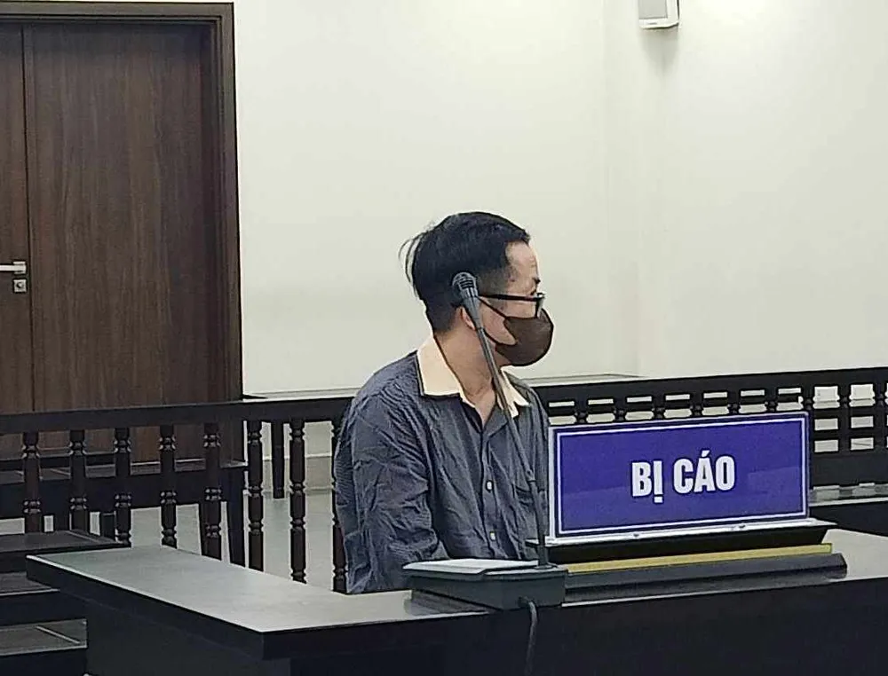 Bị cáo Duy Đức Tuấn đòi 9,5 tỉ đồng mới rút đơn tố giác Phó Chánh văn phòng Ban chỉ đạo quốc gia chống buôn lậu . Ảnh: CTV buôn lậu.jpg