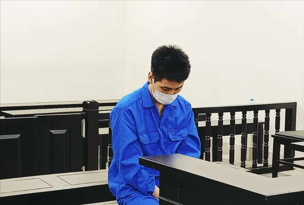 Bị cáo giả danh cán bộ VKSND Tối cao để lừa chạy án. Ảnh: CTV chạy án.jpg