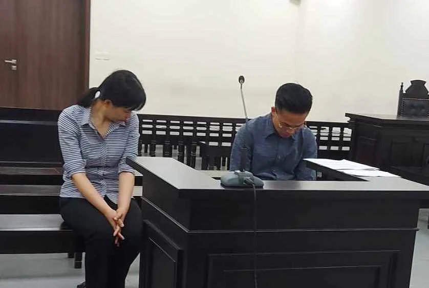 Hai bị cáo tại phiên tòa. Ảnh: Đ.M trốn thuế.jpg