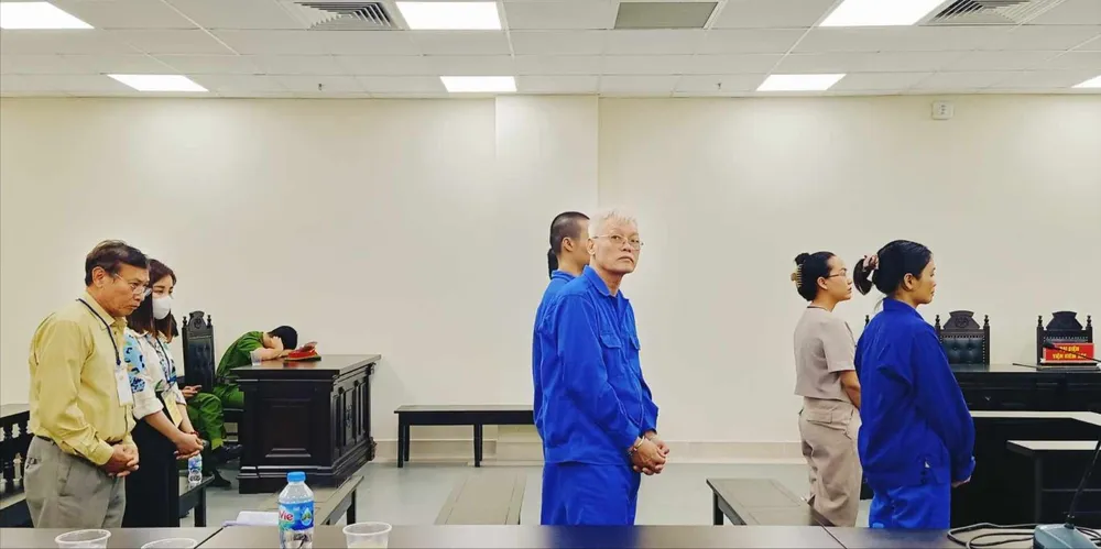 Các bị cáo tại phiên tòa. Ảnh: TT nhập cảnh trái phép.jpg