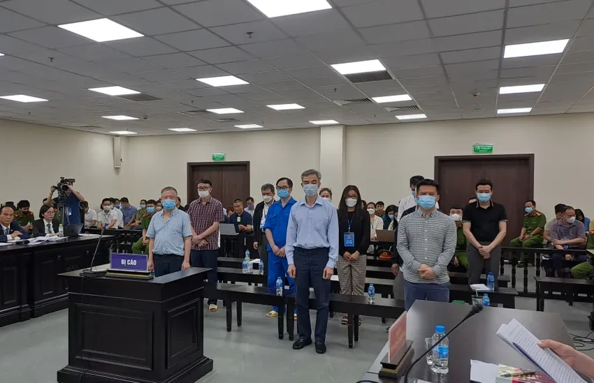 Phiên tòa xét xử ông Nguyễn Quang Tuấn diễn ra hồi tháng 4-2023. Ảnh: BT chứng chỉ hành nghề.jpg