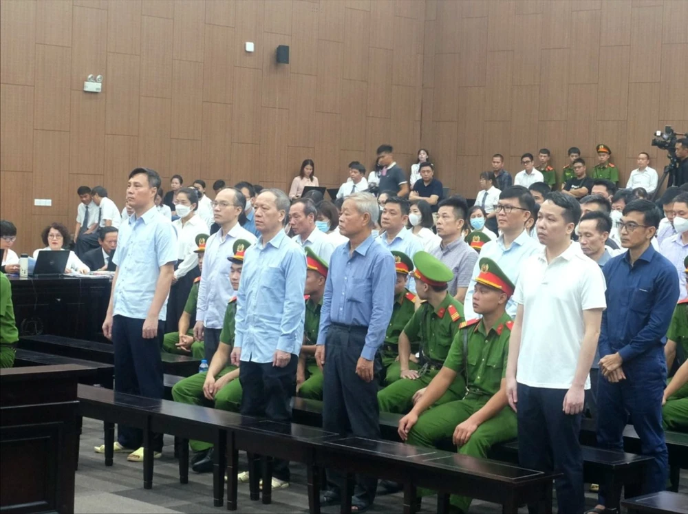 Các bị cáo tại phiên tòa. Ảnh: CTV Trịnh Văn Quyết.jpg