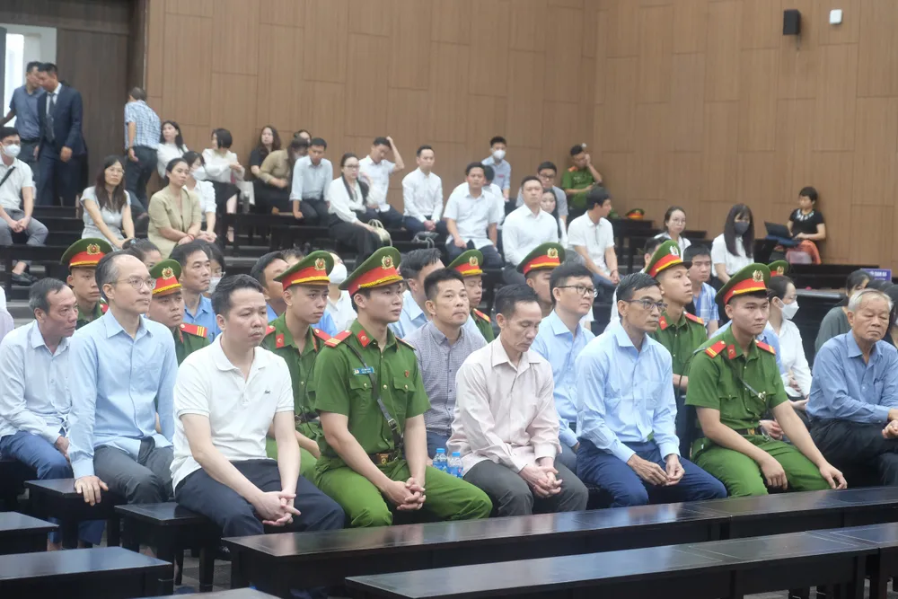Các bị cáo tại phiên tòa. Ảnh: CTV Trịnh Văn Quyết (3).jpg