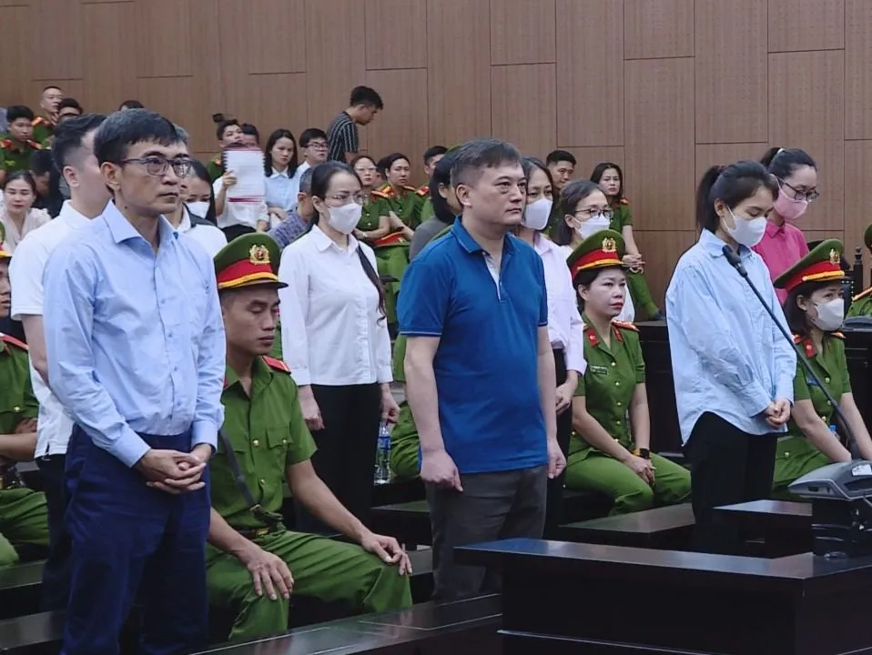 Các bị cáo nghe tuyên án. Ảnh: CTV vụ Trịnh Văn Quyết