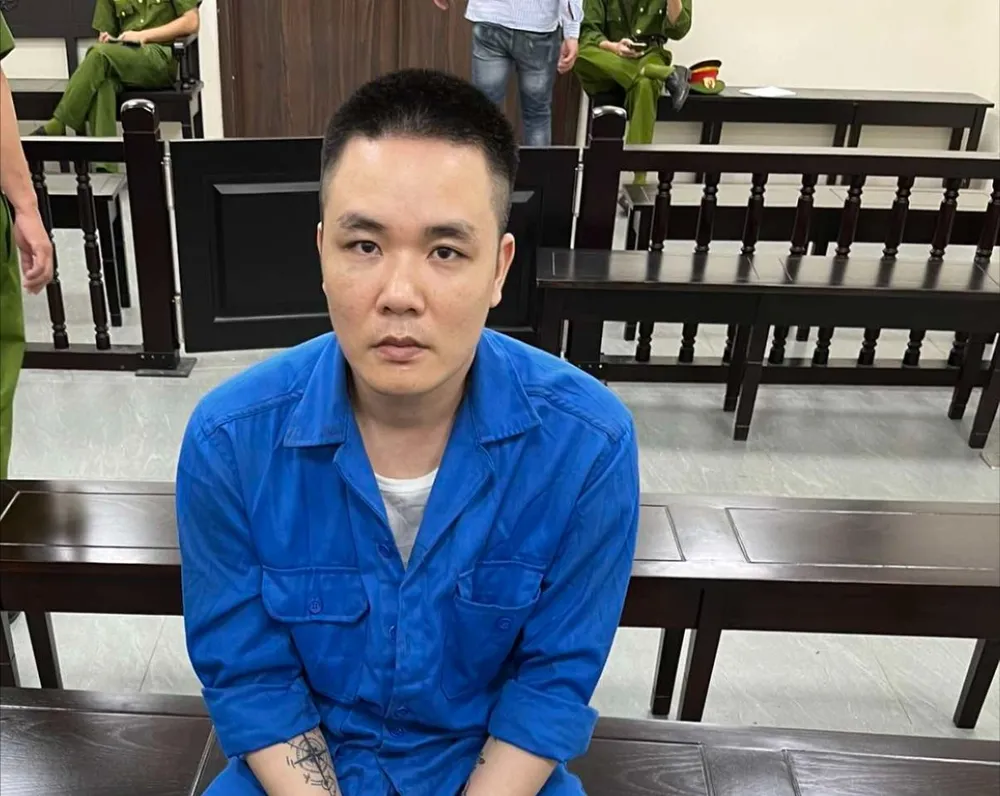 Bị cáo tại phiên tòa. Ảnh: CTV Thẻ tín dụng.jpg