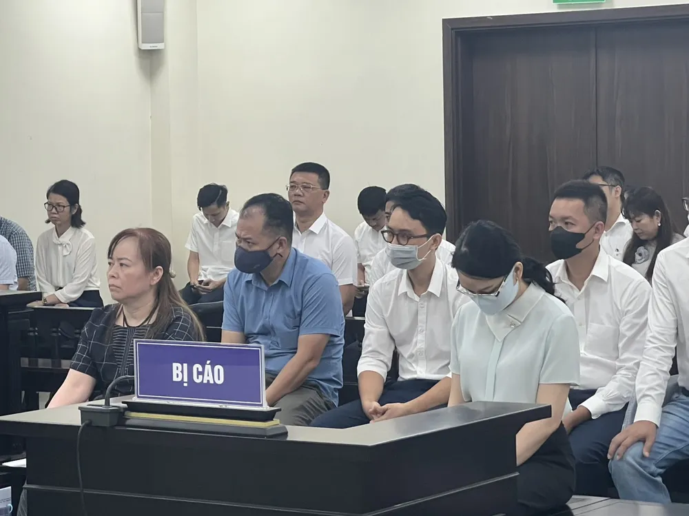 Các bị cáo tại phiên tòa. Ảnh: CTV Chủ tịch Vimedimex Nguyễn Thị Loan (2).jpg