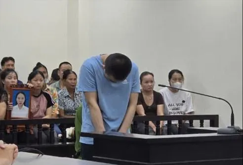 Bị cáo Hoàng Minh Hòa tại phiên tòa. Ảnh: CTV hiếp dâm cô gái.jpg