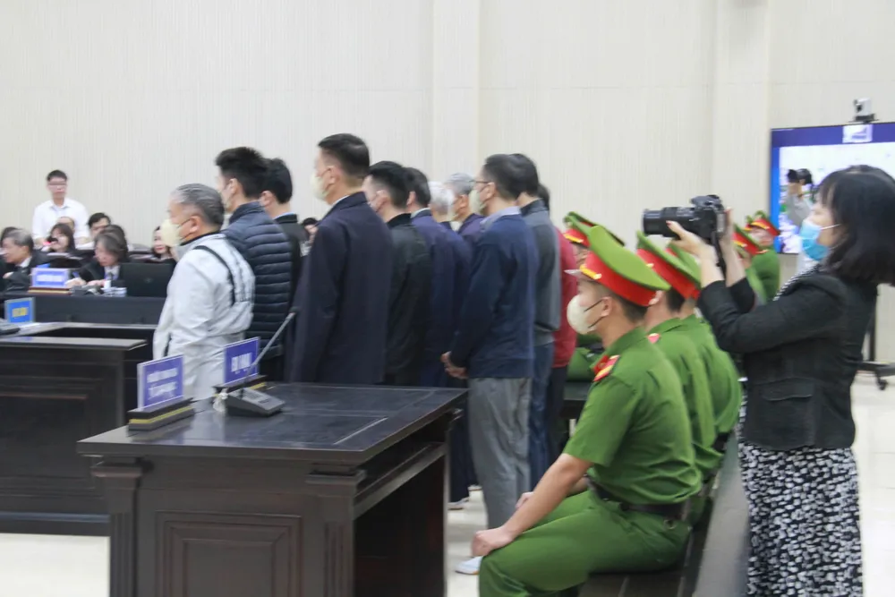 Các bị cáo tại phiên tòa. Ảnh: CTV Nguyễn Thị Thanh Nhàn.jpg