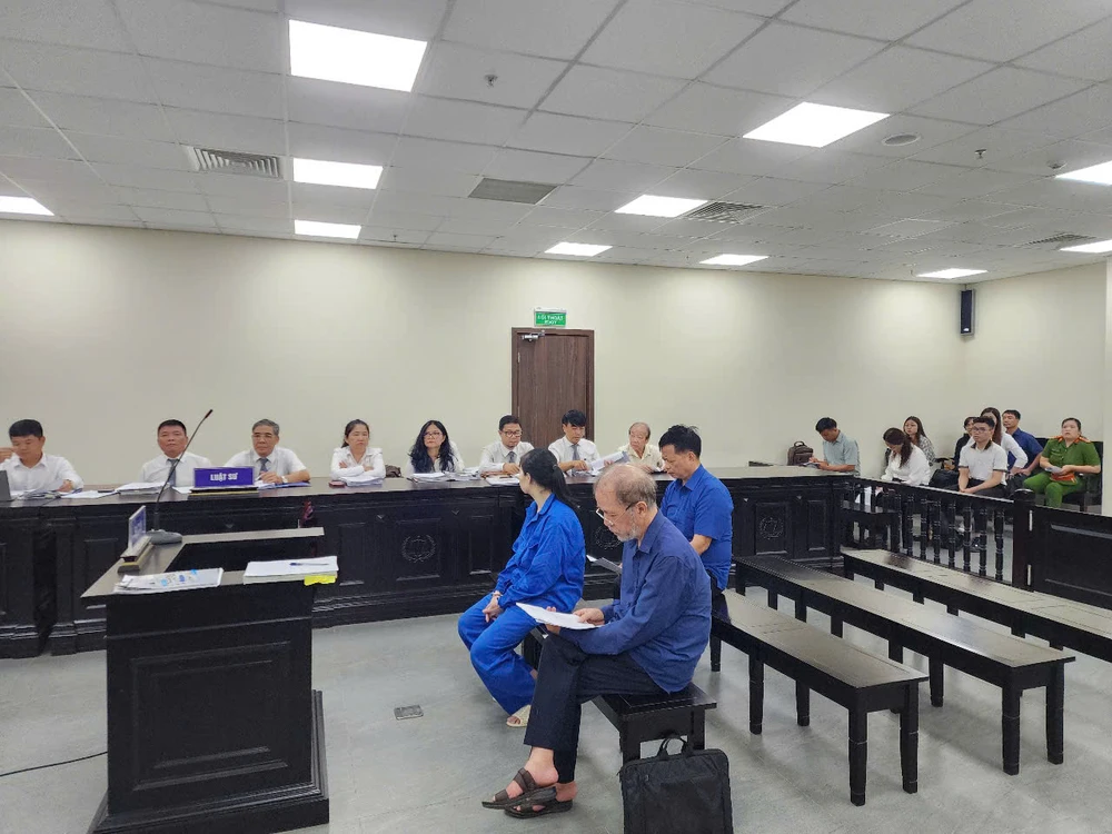Các bị cáo tại phiên tòa. Ảnh: Hoàng Huy tạm giam 13 năm.jpg