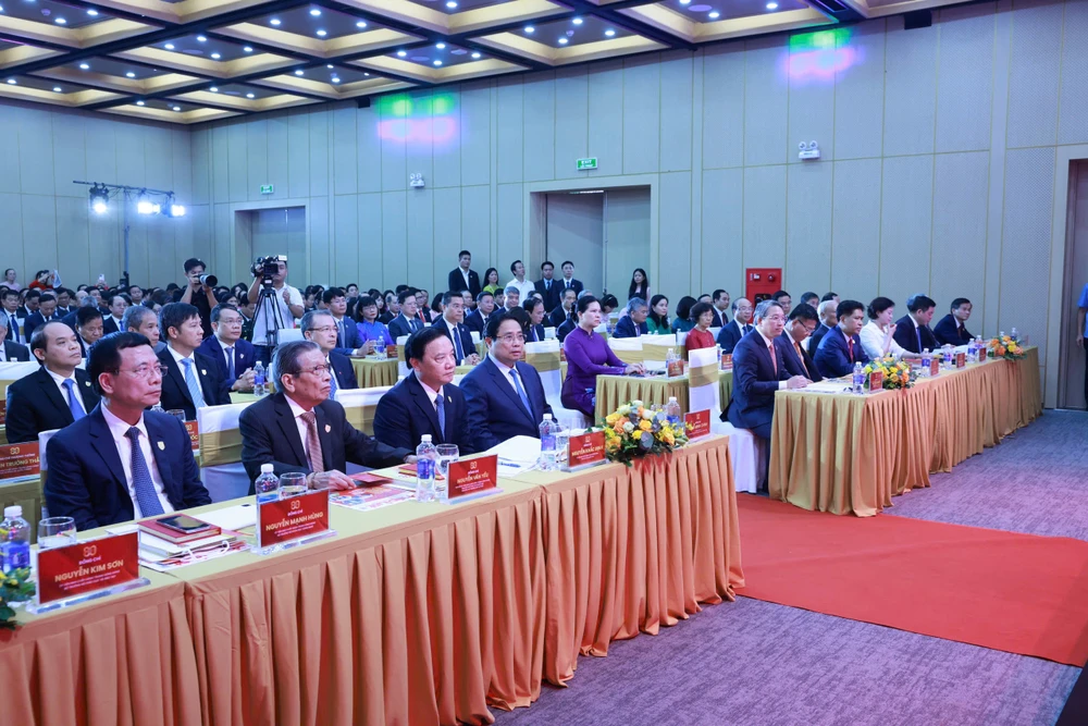 đại biểu tham dự.jpg