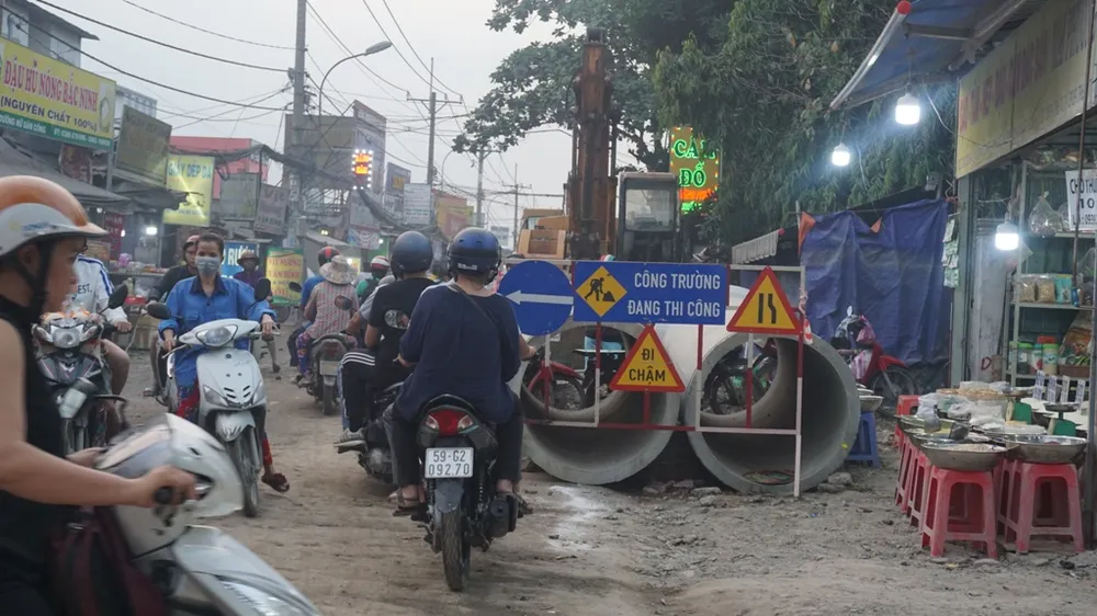 Điểm mặt những con đường 'đau khổ' tại TP.HCM ảnh 4