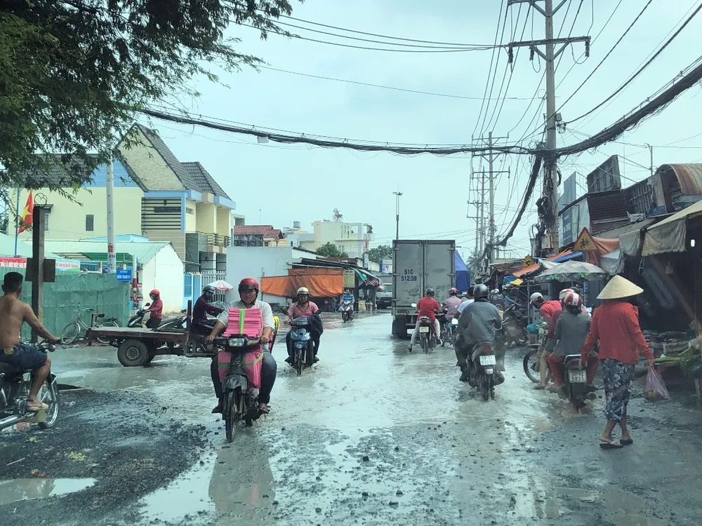 Điểm mặt những con đường 'đau khổ' tại TP.HCM ảnh 6