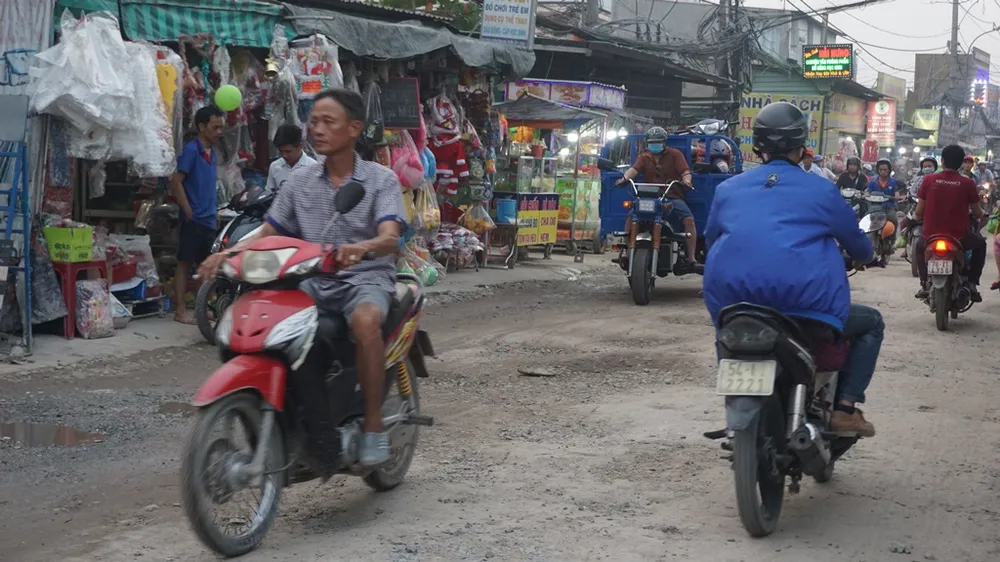 nu-dan-cong-sua-chua2