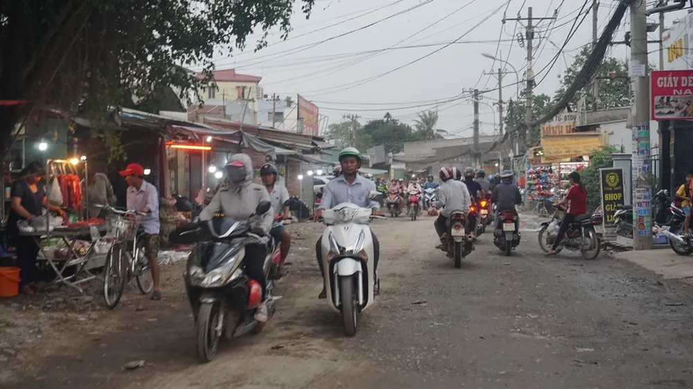 nu-dan-cong-sua-chua3